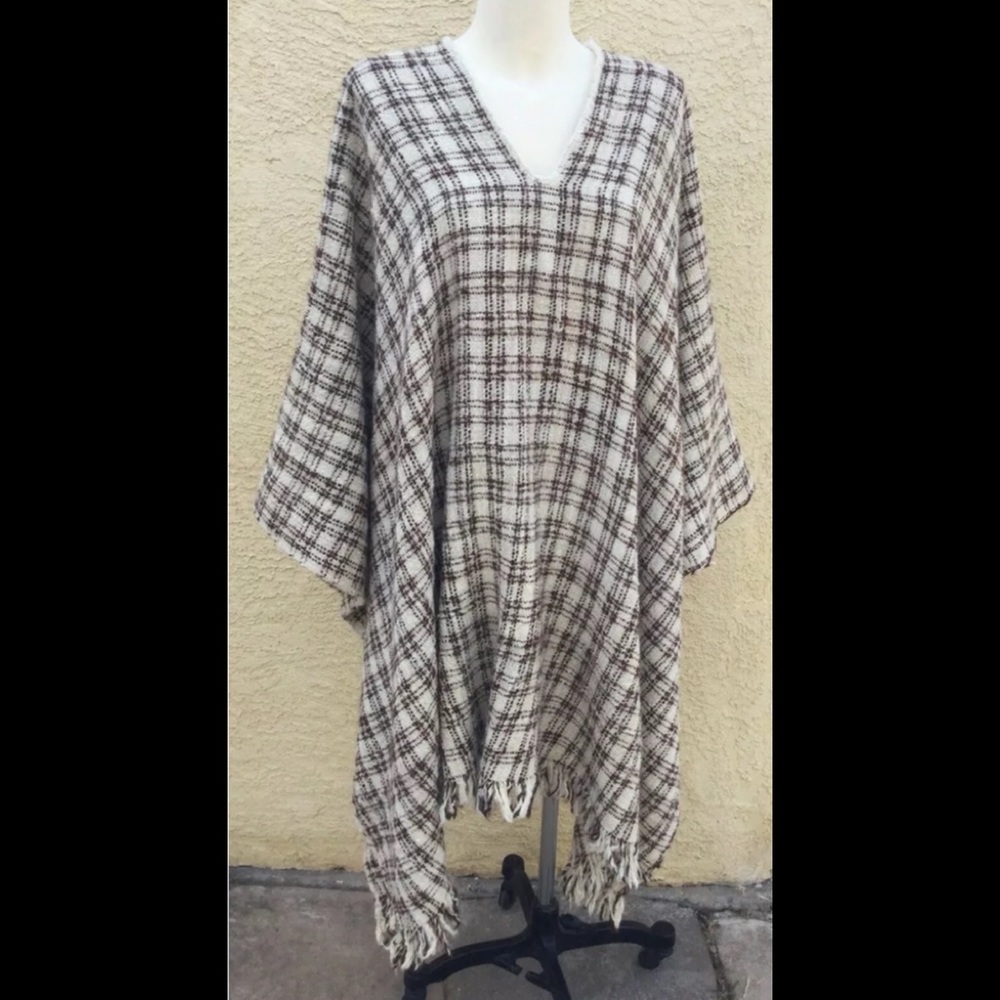 Vtg Poncho 100% Alpaca BOLIVIA Ethnic Hand Weaved.